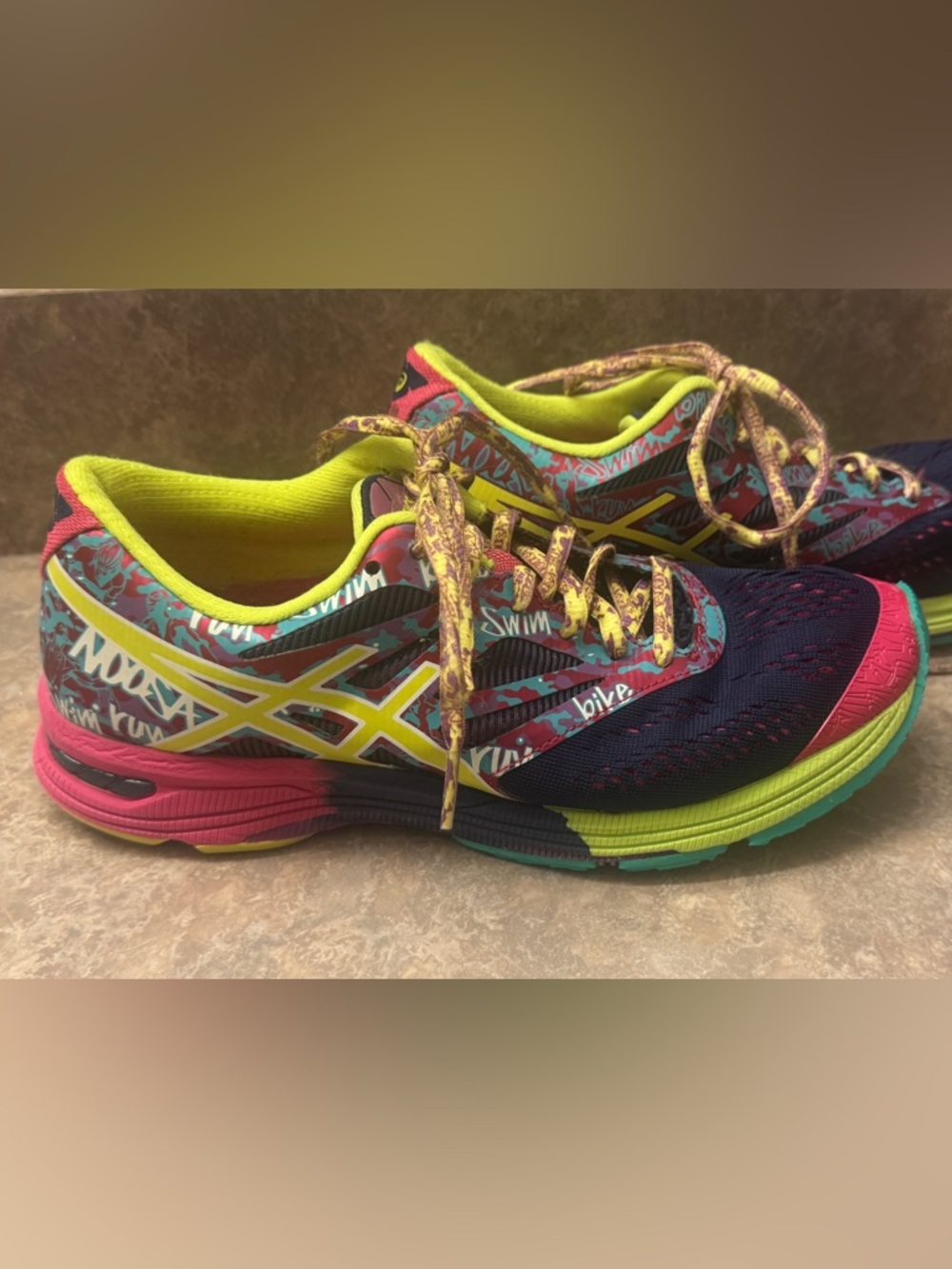 ASICS Gel-Noosa Tri 10 Women's Running Shoes Multicolor Graffiti T580N Sz. 7.5